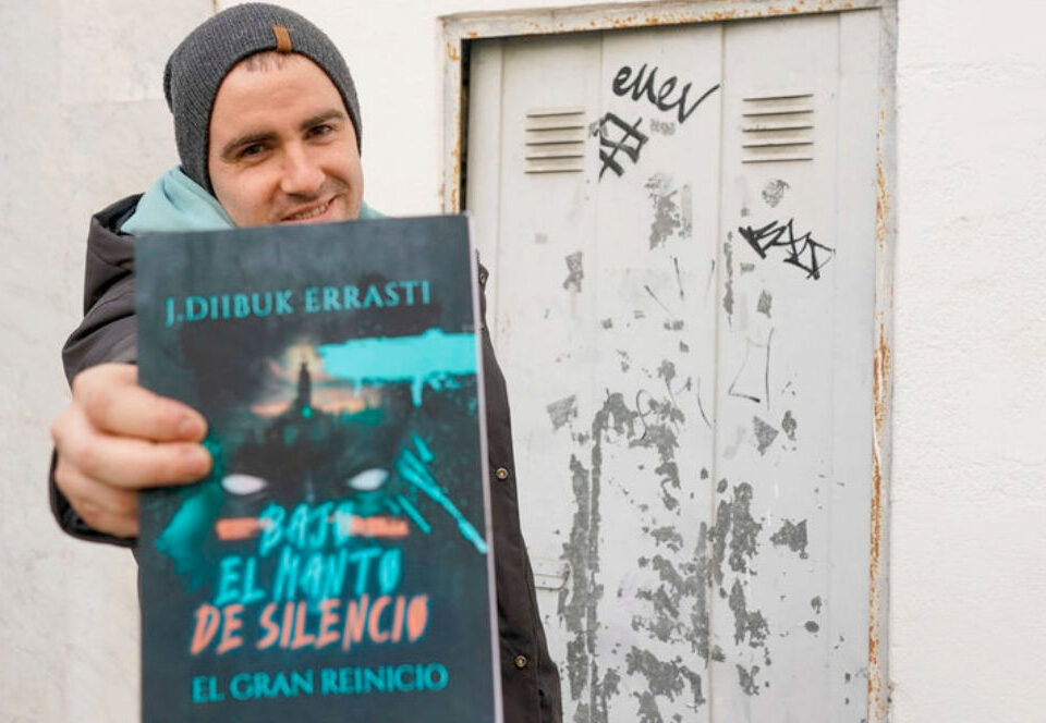 "Bajo el Manto de Silencio: El Gran Reinicio". Una distopía urbana cargada de reflexión y resistencia